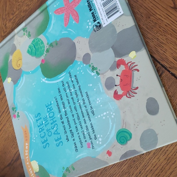 Secrets of the Seashore A Shine-A-Light Book - New - Picture 3 of 7